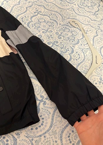 Renk Bloklu Kapüşonlu Kadın Ceket - Görsel 3