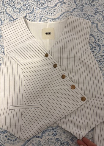 Düğmeli Beyaz Midi Kadın Takım Elbise - Görsel 2