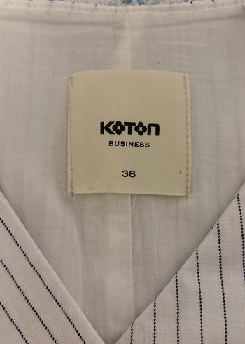 Düğmeli Beyaz Midi Kadın Takım Elbise - Görsel 4