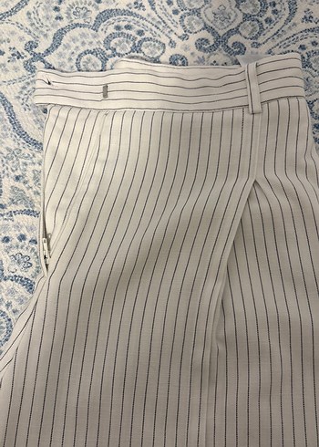 Düğmeli Beyaz Midi Kadın Takım Elbise - Görsel 3