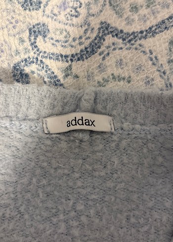 Gri V Yaka Dantel Detaylı Kadın Hırka - Görsel 3