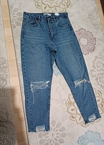 Yırtık model kot pantolon