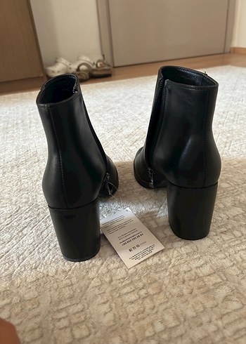 Siyah Kadın Topuklu Bot - Görsel 4