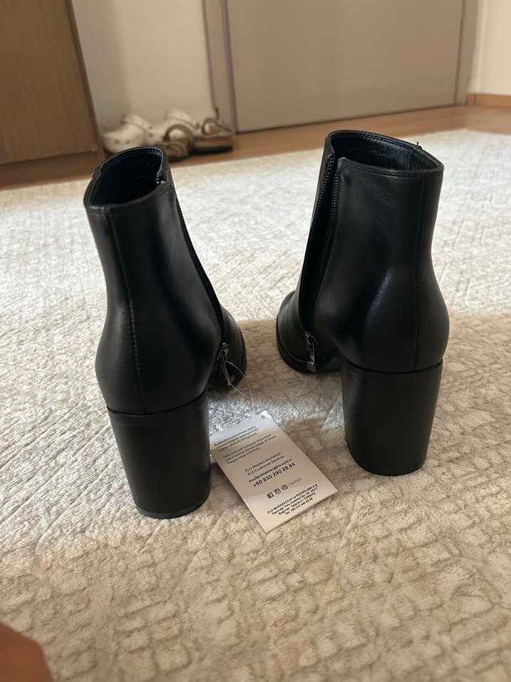 Siyah Kadın Topuklu Bot - Görsel 4