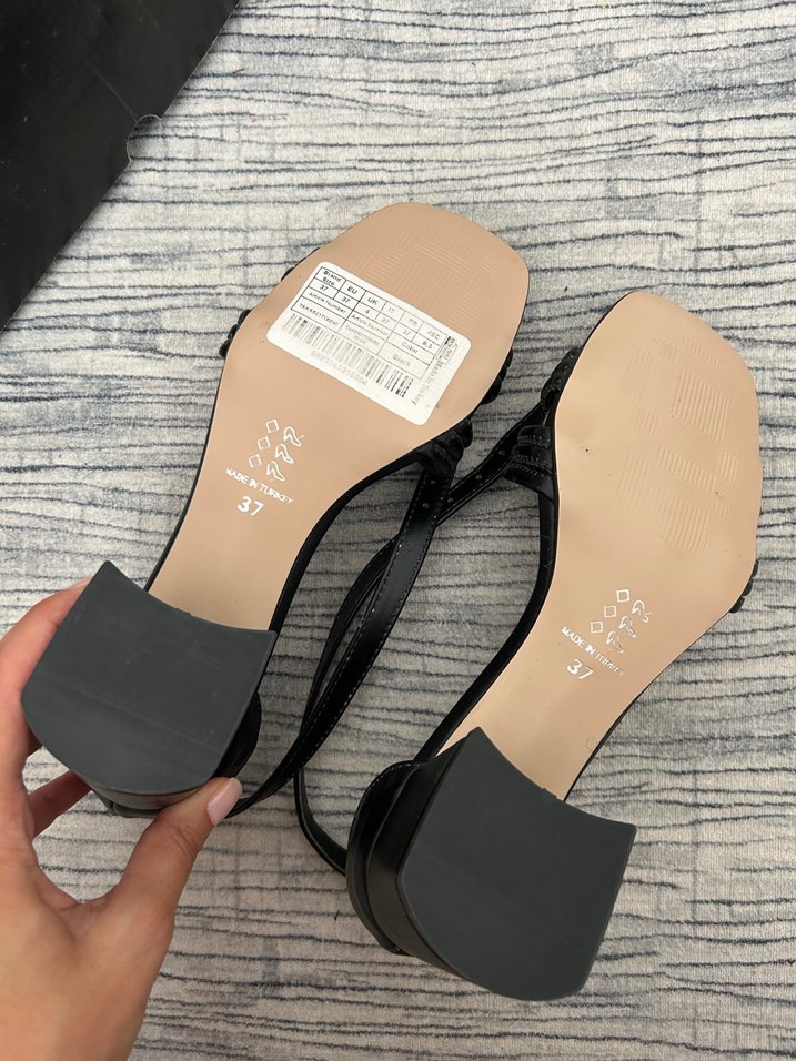 Siyah topuklu ayakkabı - Görsel 2