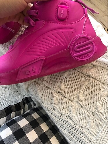 33 Beden pembe Renk Skechers slight remix