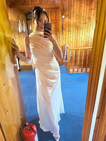 Zara Foxglove Tek Omuz Beyaz İpek Saten Nişan Elbisesi