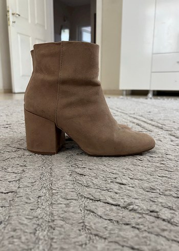 BERSHKA Bej Süet Kadın Topuklu Bot