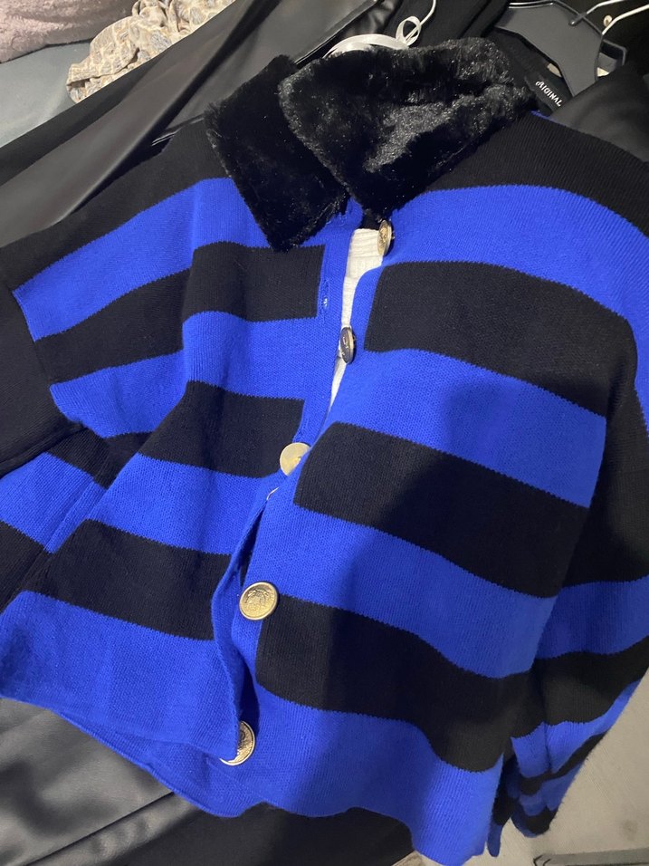 Kürk Detaylı Mavi Çizgili Kısa Hırka - Görsel 3