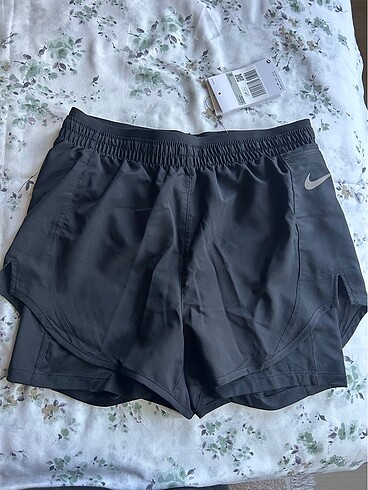 Orjinal etiketli nike tayt şort