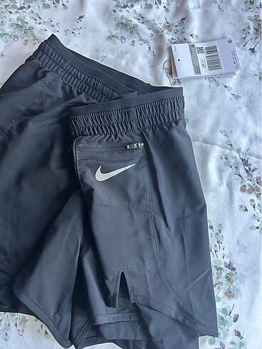 Nike Orjinal etiketli nike tayt şort
