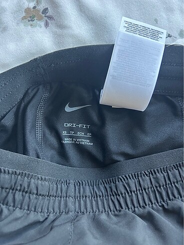 xs Beden siyah Renk Orjinal etiketli nike tayt şort