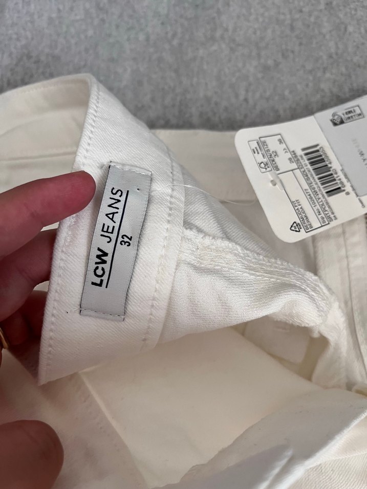 Kadın Beyaz Kot Şort - Görsel 3