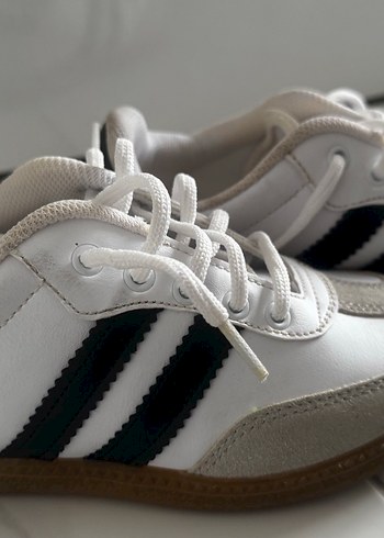 Yeni Beyaz Gri çocuk Spor Ayakkabı 32 Numara 1 kere giyildi - Görsel 2