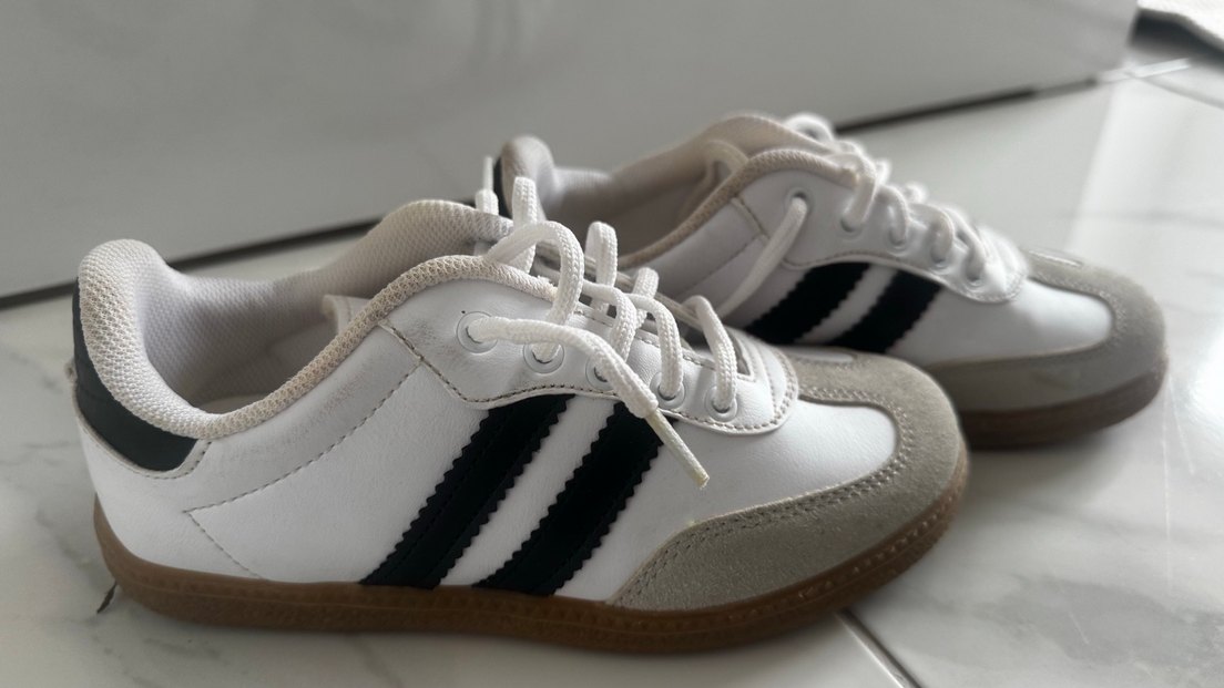 Yeni Beyaz Gri çocuk Spor Ayakkabı 32 Numara 1 kere giyildi - Görsel 2