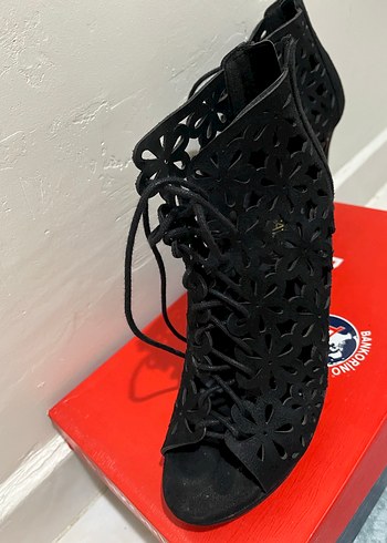 Siyah Dantelli Topuklu Kadın Ayakkabı - Görsel 2