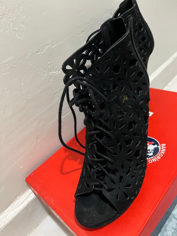 Siyah Dantelli Topuklu Kadın Ayakkabı - Görsel 2