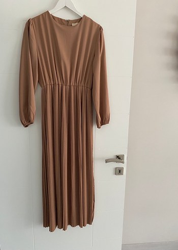 Zara Bej Uzun Piliseli Kadın Elbise