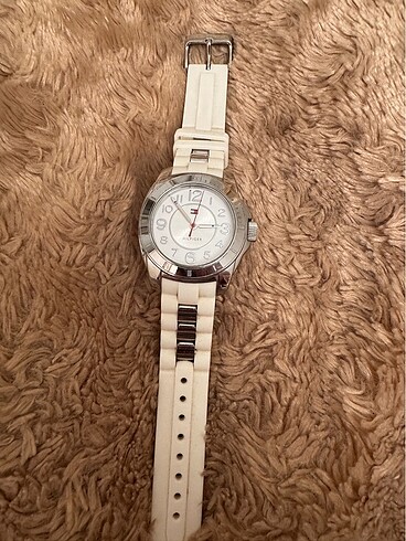 Tommy Hilfiger saat