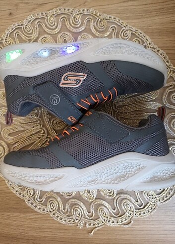 32 Beden gri Renk Skechers erkek çocuk spor ayakkabı ve sandalet