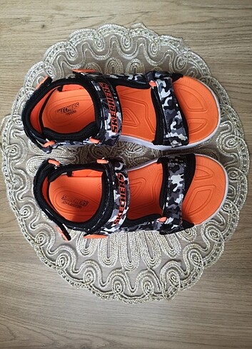 33 Beden Skechers erkek çocuk sandalet