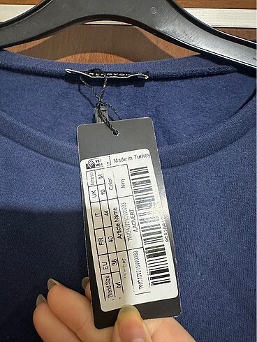 m Beden Lacivert crop sweat m beden