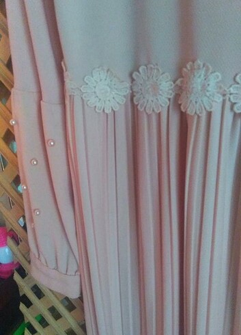 Armine Toz pembe fileli elbise