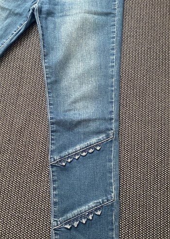 Nakışlı Fermuarlı Kadın Kot Pantolon - Görsel 4