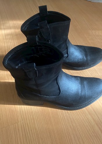 Siyah Süet Tokalı Kadın Bot - Görsel 4