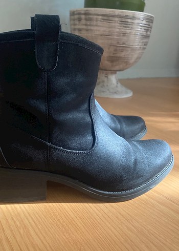 Siyah Süet Tokalı Kadın Bot - Görsel 2