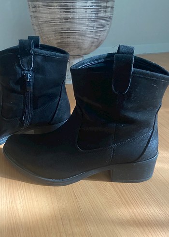 Siyah Süet Tokalı Kadın Bot - Görsel 8