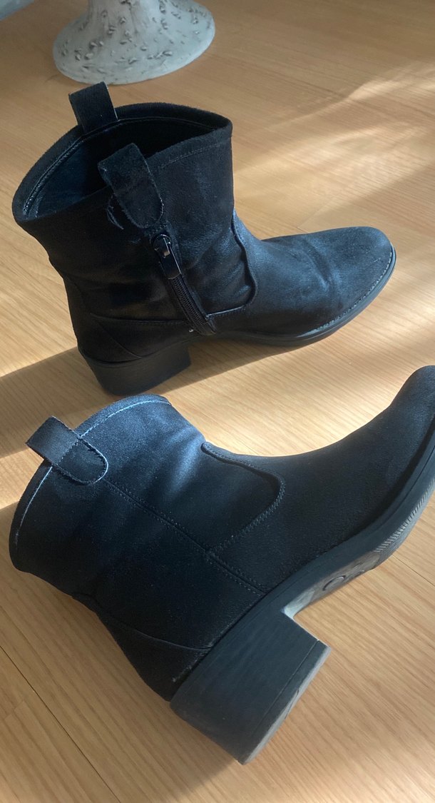 Siyah Süet Tokalı Kadın Bot - Görsel 5