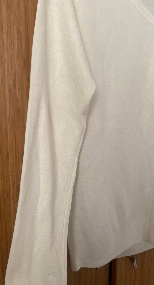 Beyaz V Yakalı Kadın Pamuklu Kazak - Görsel 3