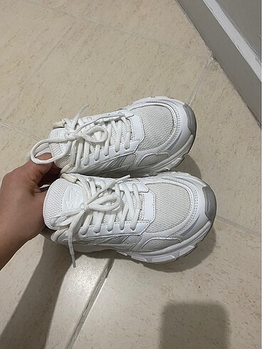 36 Beden beyaz Renk Pull and bear beyaz spor ayakkabı