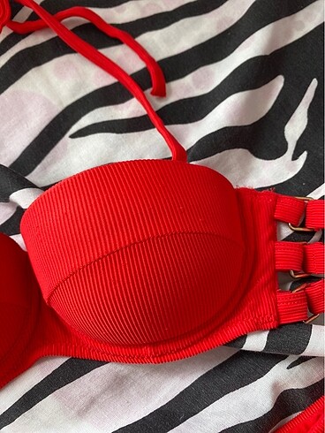 s Beden kırmızı Renk Penti kırmızı bikini takımı?