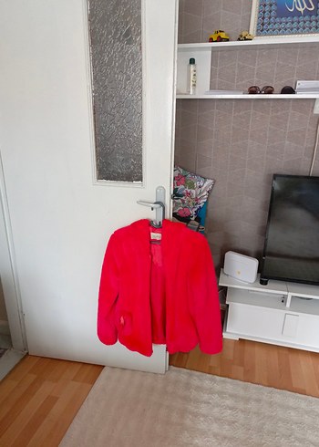 Kırmızı Kapüşonlu Kadın Peluş Ceket - Görsel 3