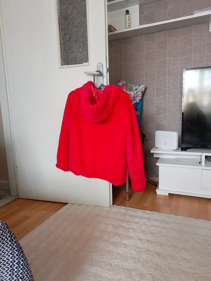 Kırmızı Kapüşonlu Kadın Peluş Ceket - Görsel 4