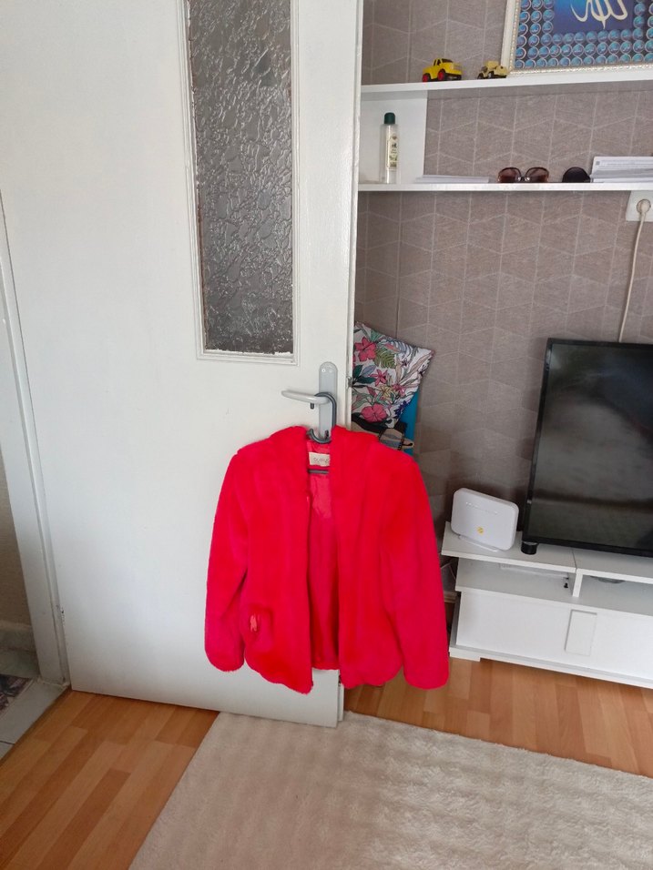 Kırmızı Kapüşonlu Kadın Peluş Ceket - Görsel 3