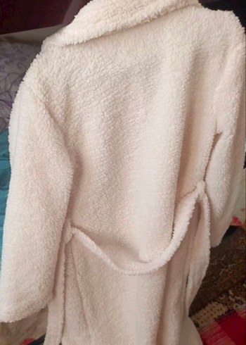 Düğmeli Beyaz Peluş Midi Kadın Ceket - Görsel 3