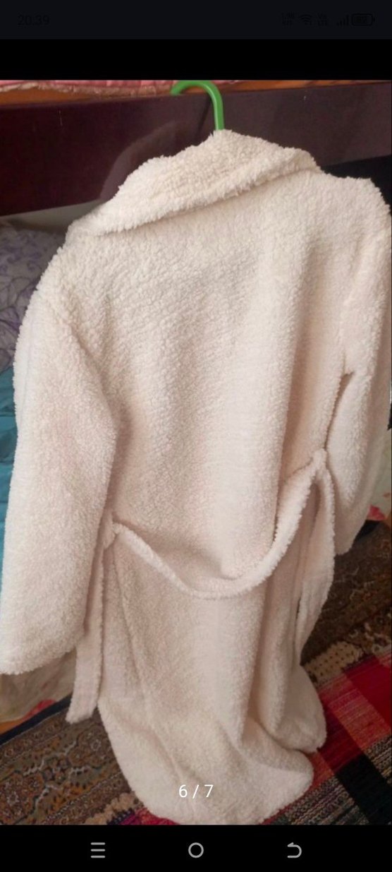 Düğmeli Beyaz Peluş Midi Kadın Ceket - Görsel 3