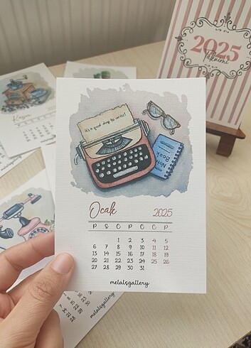 2025 yılı dekoratif masa takvimi 