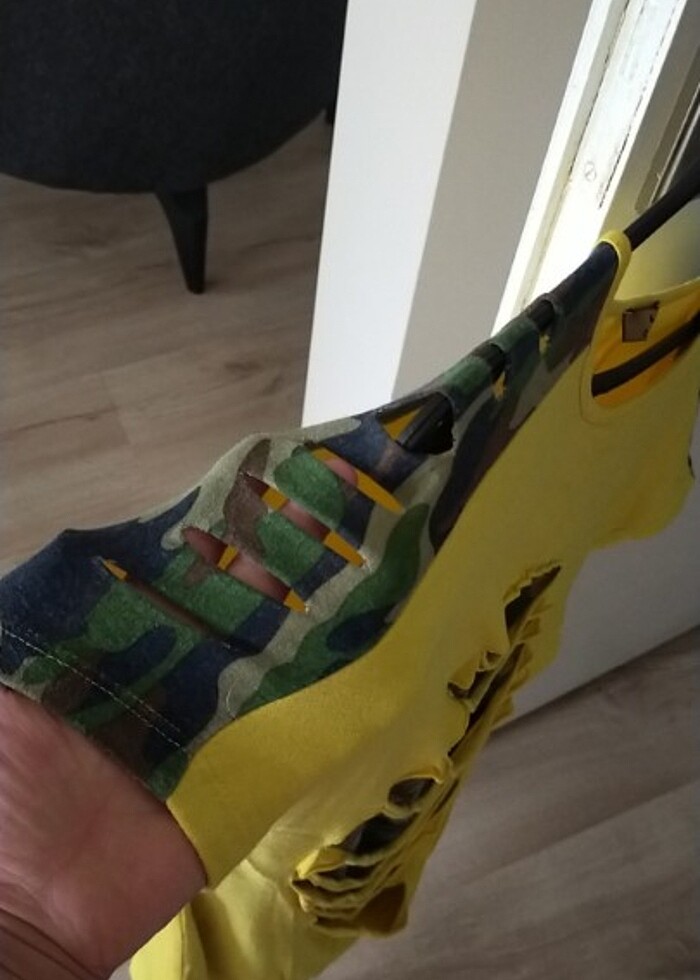 Bluz omuz detaylı - Görsel 2