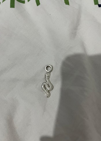 Gri Yılan Desenli Kadın Kolye ucu - Görsel 2