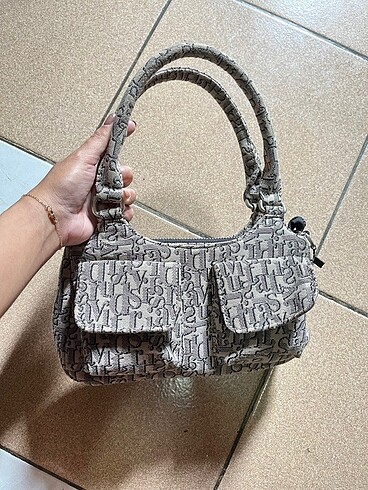 Stradivarius monogram çanta