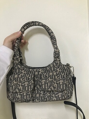 Beden Stradivarius monogram çanta
