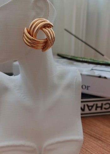 Parlak Altın Renkli Pilili Midi Küpe