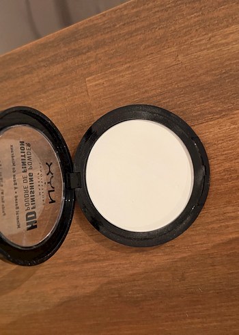 NYX Transparan Sabitleyici Pudra - Görsel 2