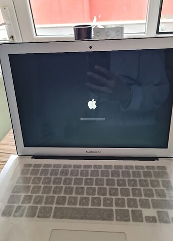 APPLE MACBOOK AIR