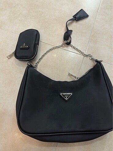 Prada canta