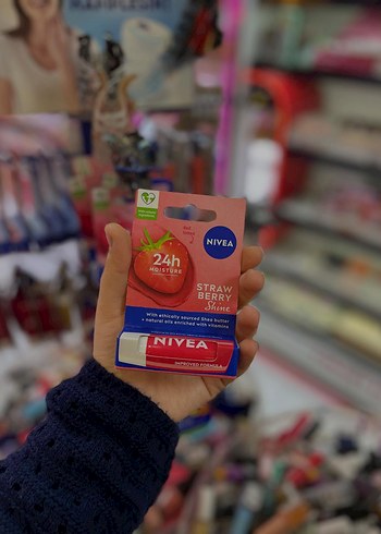 Nivea Şeftali Işıltılı Dudak Balmı - Görsel 2